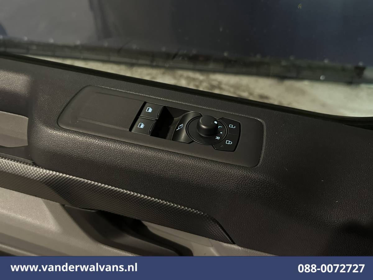 Ford Transit Custom Ford Transit Custom 2.0 TDCI 136pk L2H1 Euro6 Airco | Camera | Navigatie | LED | Apple Carplay | Adaptieve Cruisecontrol Android Auto, Stoelverwarming, Verwarmde voorruit, Parkeersensoren, Bijrijdersbank, 2590kg laadvermogen