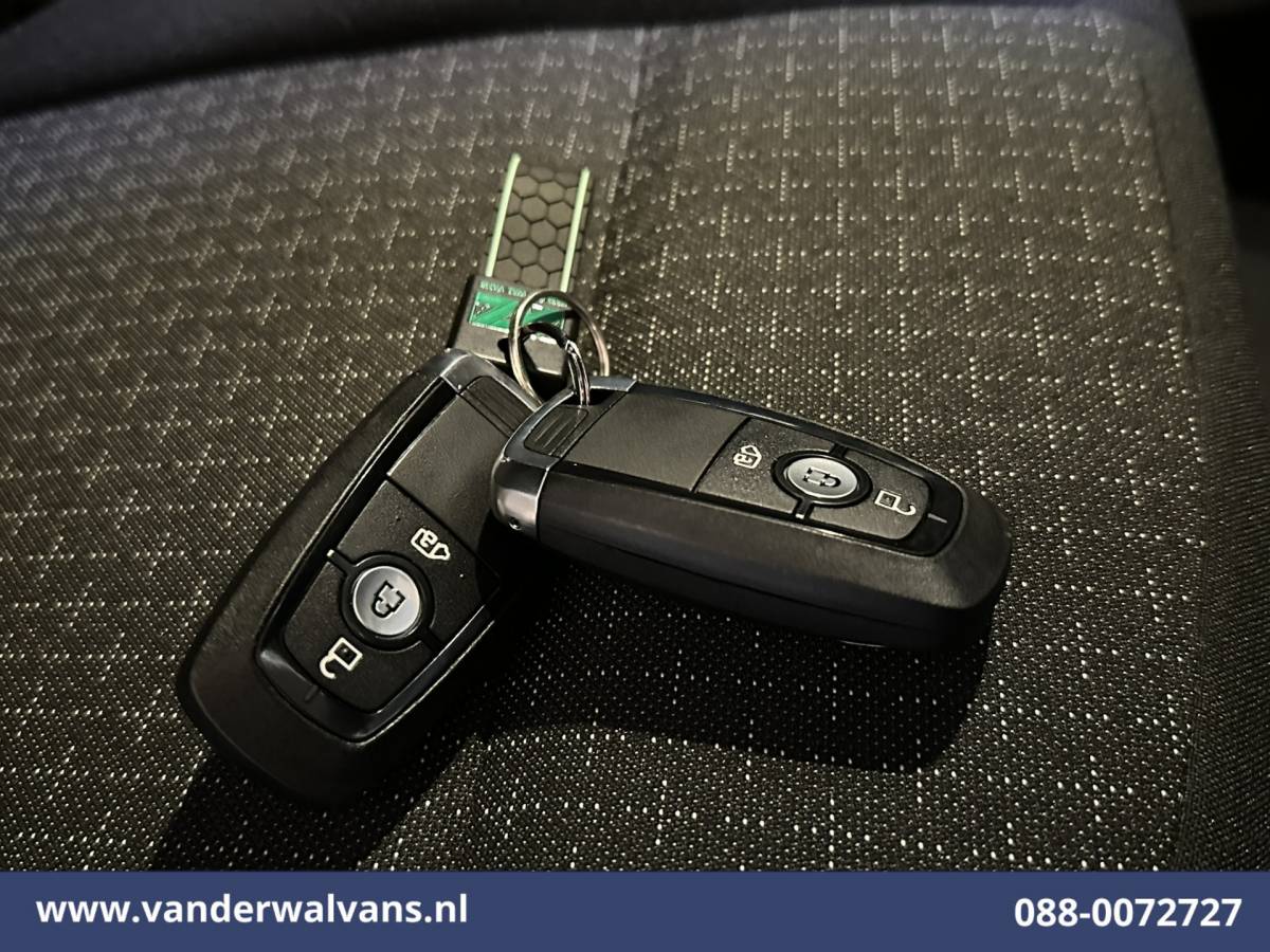 Ford Transit Custom Ford Transit Custom 2.0 TDCI 136pk L2H1 Euro6 Airco | Camera | Navigatie | LED | Apple Carplay | Adaptieve Cruisecontrol Android Auto, Stoelverwarming, Verwarmde voorruit, Parkeersensoren, Bijrijdersbank, 2590kg laadvermogen