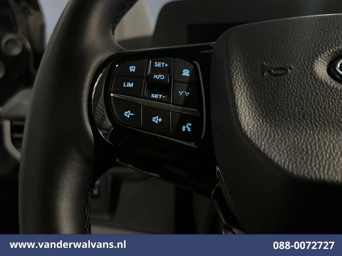 Ford Transit Custom Ford Transit Custom 2.0 TDCI 136pk L2H1 Euro6 Airco | Camera | Navigatie | LED | Apple Carplay | Adaptieve Cruisecontrol Android Auto, Stoelverwarming, Verwarmde voorruit, Parkeersensoren, Bijrijdersbank, 2590kg laadvermogen