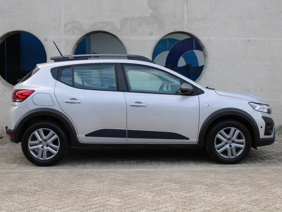 Dacia Sandero Stepway Dacia Sandero Stepway 1.0 TCe 90 Extreme | AUTOMAAT | APPLE CARPLAY | NAVIGATIE | DODE HOEK DETECTIE |