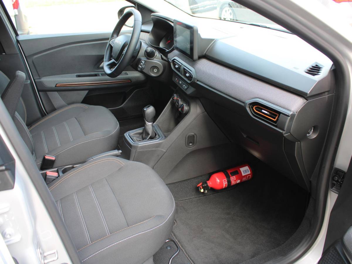 Dacia Sandero Stepway Dacia Sandero Stepway 1.0 TCe 90 Extreme | AUTOMAAT | APPLE CARPLAY | NAVIGATIE | DODE HOEK DETECTIE |