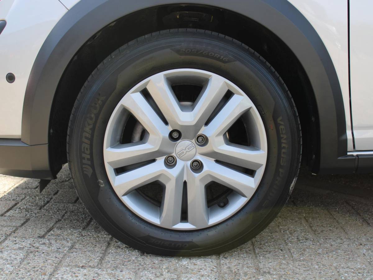 Dacia Sandero Stepway Dacia Sandero Stepway 1.0 TCe 90 Extreme | AUTOMAAT | APPLE CARPLAY | NAVIGATIE | DODE HOEK DETECTIE |
