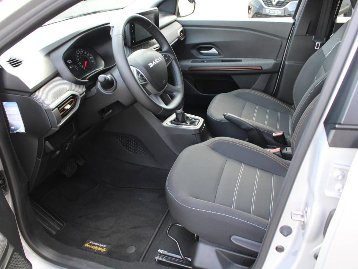 Dacia Sandero Stepway Dacia Sandero Stepway 1.0 TCe 90 Extreme | AUTOMAAT | APPLE CARPLAY | NAVIGATIE | DODE HOEK DETECTIE |