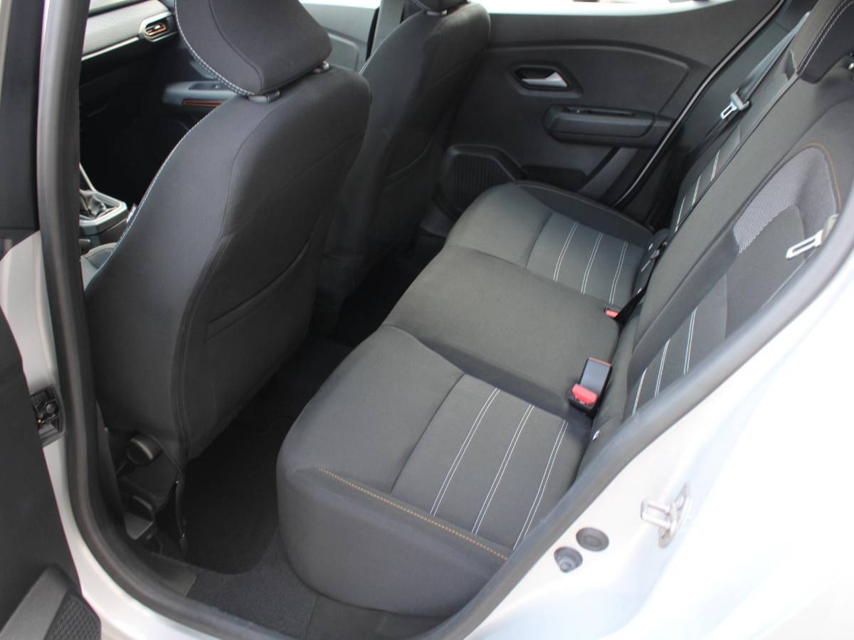 Dacia Sandero Stepway Dacia Sandero Stepway 1.0 TCe 90 Extreme | AUTOMAAT | APPLE CARPLAY | NAVIGATIE | DODE HOEK DETECTIE |