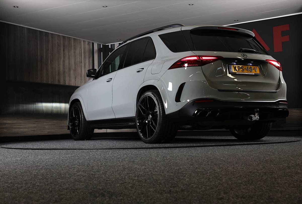 Mercedes-Benz GLE Mercedes-Benz GLE-klasse 400 e 4MATIC AMG 63 Look / Head Up / Luchtvering / Memory / Acc / Lane Assist / Burmester / Leder / 23 In