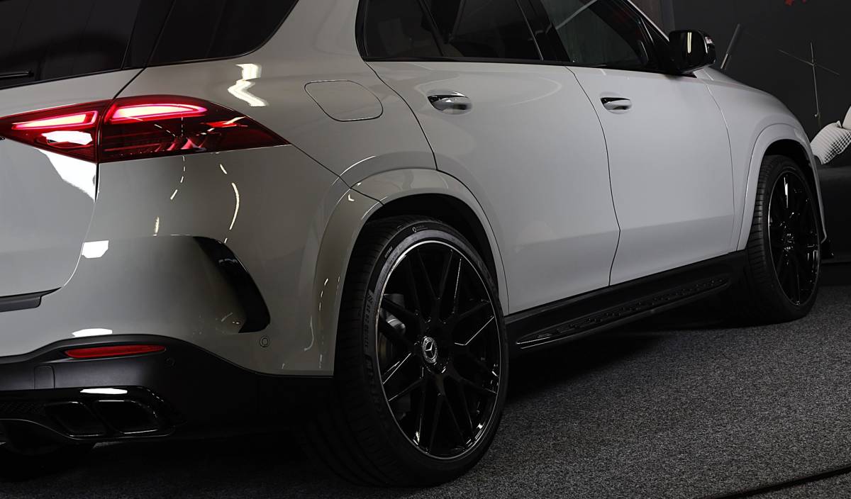 Mercedes-Benz GLE Mercedes-Benz GLE-klasse 400 e 4MATIC AMG 63 Look / Head Up / Luchtvering / Memory / Acc / Lane Assist / Burmester / Leder / 23 In