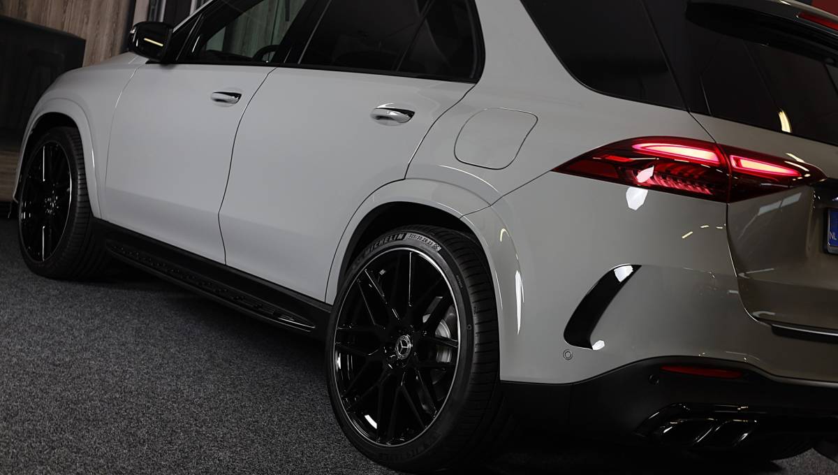 Mercedes-Benz GLE Mercedes-Benz GLE-klasse 400 e 4MATIC AMG 63 Look / Head Up / Luchtvering / Memory / Acc / Lane Assist / Burmester / Leder / 23 In