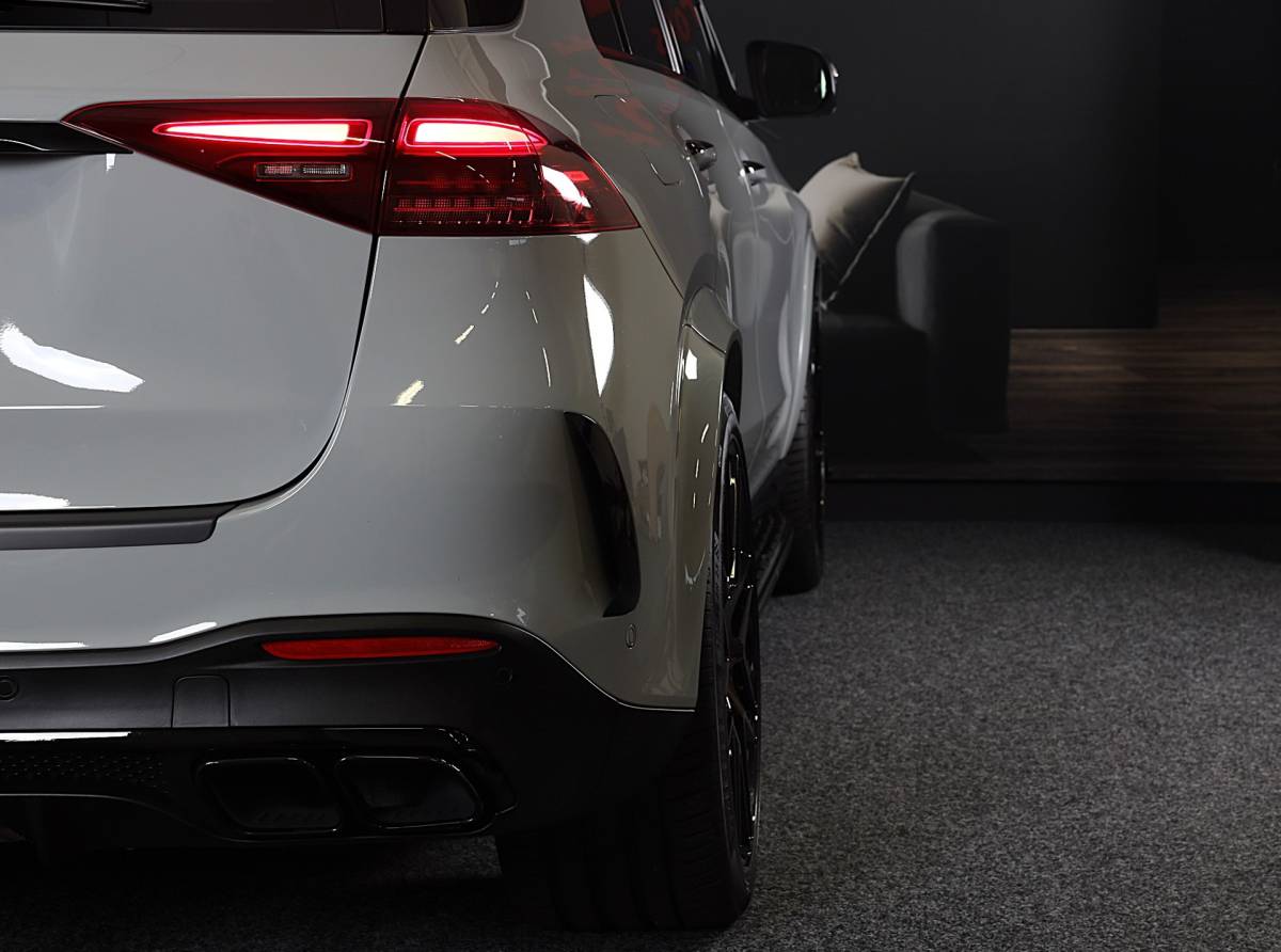 Mercedes-Benz GLE Mercedes-Benz GLE-klasse 400 e 4MATIC AMG 63 Look / Head Up / Luchtvering / Memory / Acc / Lane Assist / Burmester / Leder / 23 In