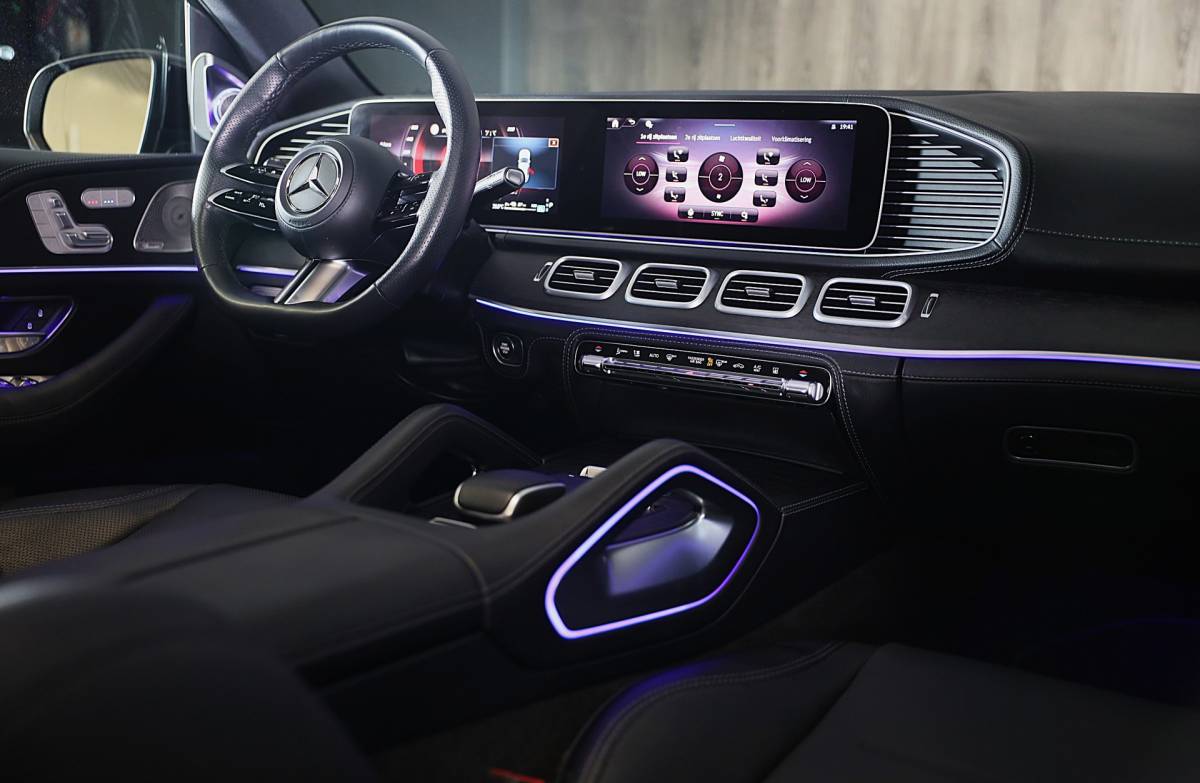 Mercedes-Benz GLE Mercedes-Benz GLE-klasse 400 e 4MATIC AMG 63 Look / Head Up / Luchtvering / Memory / Acc / Lane Assist / Burmester / Leder / 23 In
