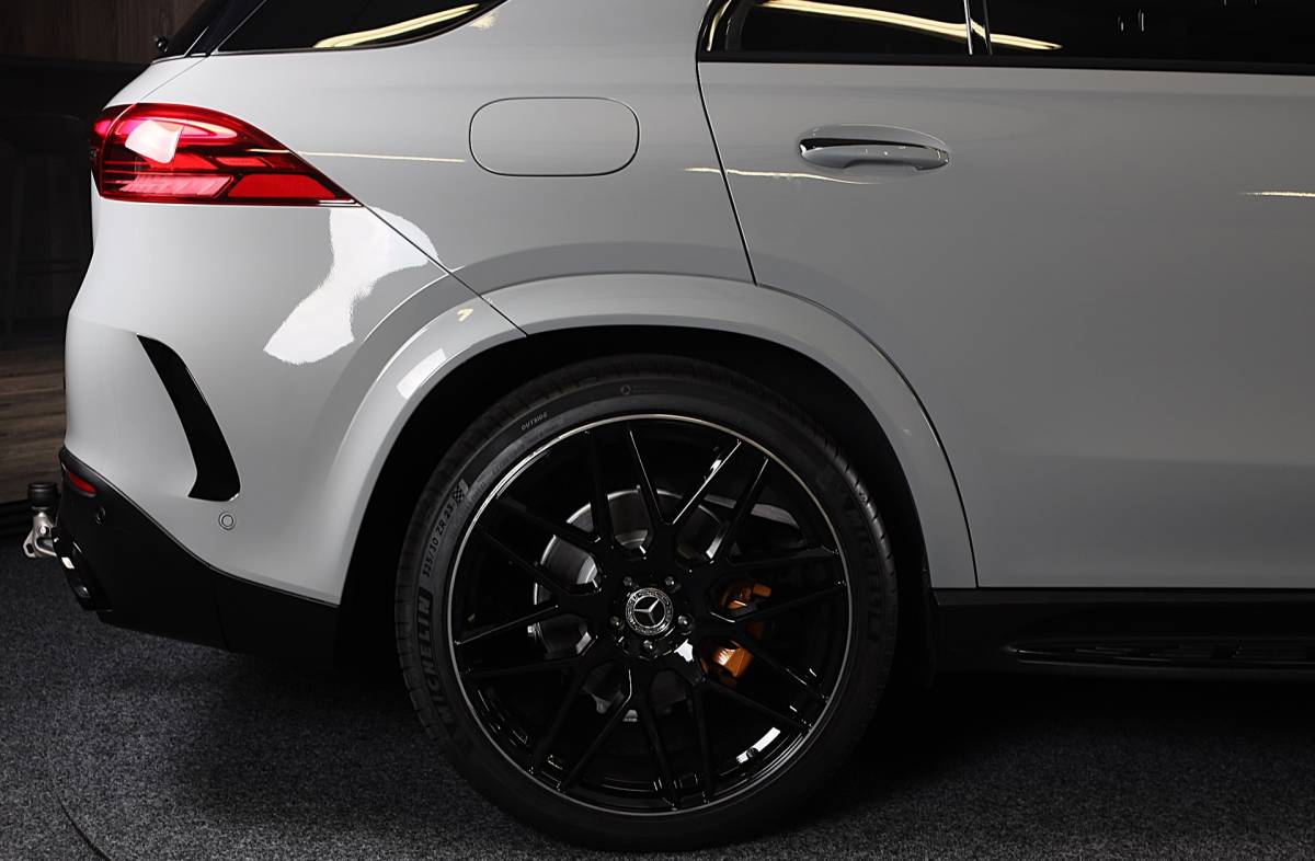 Mercedes-Benz GLE Mercedes-Benz GLE-klasse 400 e 4MATIC AMG 63 Look / Head Up / Luchtvering / Memory / Acc / Lane Assist / Burmester / Leder / 23 In