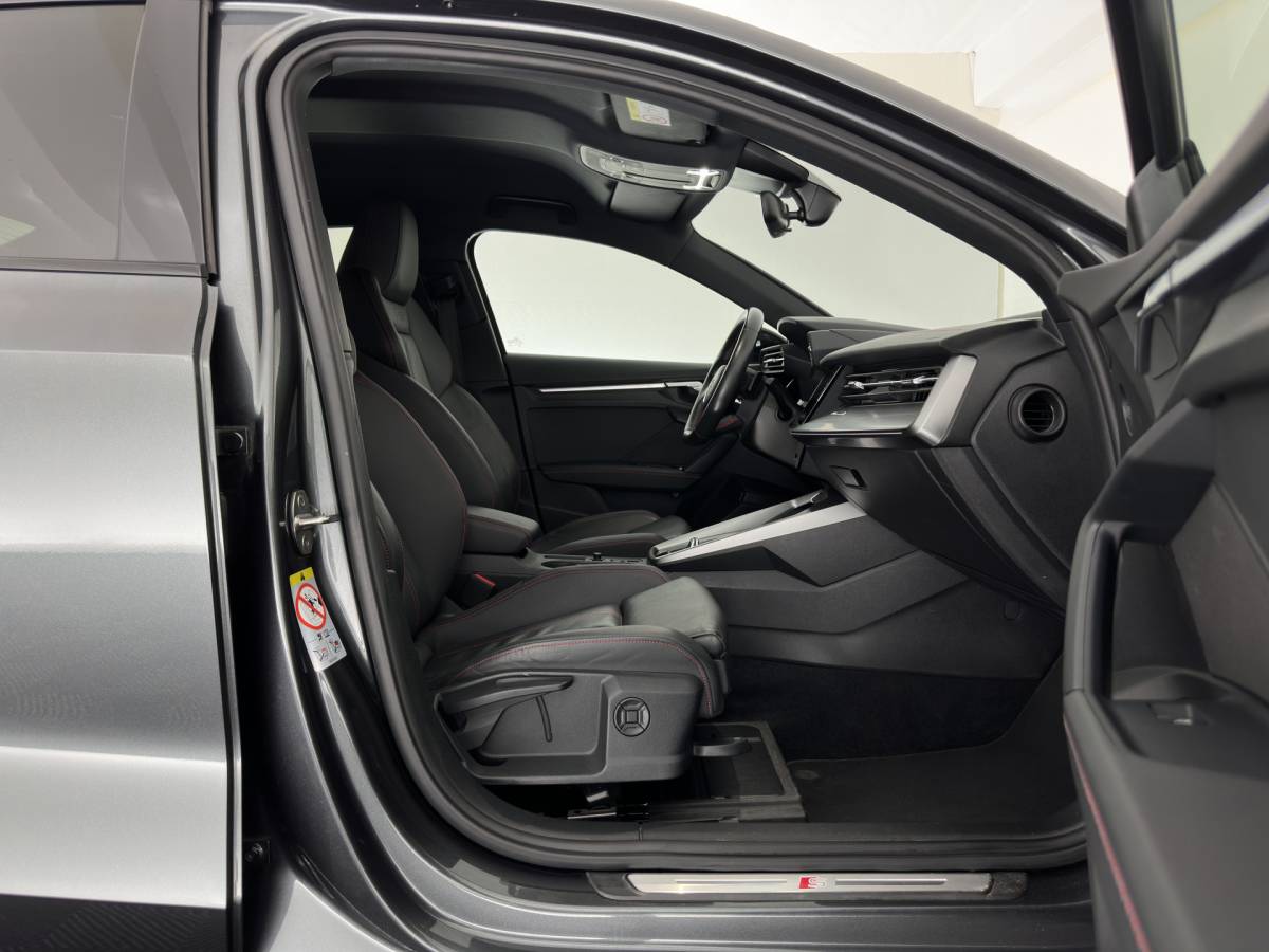 Audi A3 Audi A3 Limousine 30 TFSI S edition S-Line MHEV (INCL-BTW) Aut. *LEATHER | MATRIX-LED | HEATED-SPORTSEATS | ADAPTIVE-CRUISE | CAMERA | DIGI-COCKPIT | NAVI-FULLMAP | PRIVACY-GLASS | AMBIENT-LIGHT | SHIFT-PADDLES | ECC | PDC | 18”ALU*