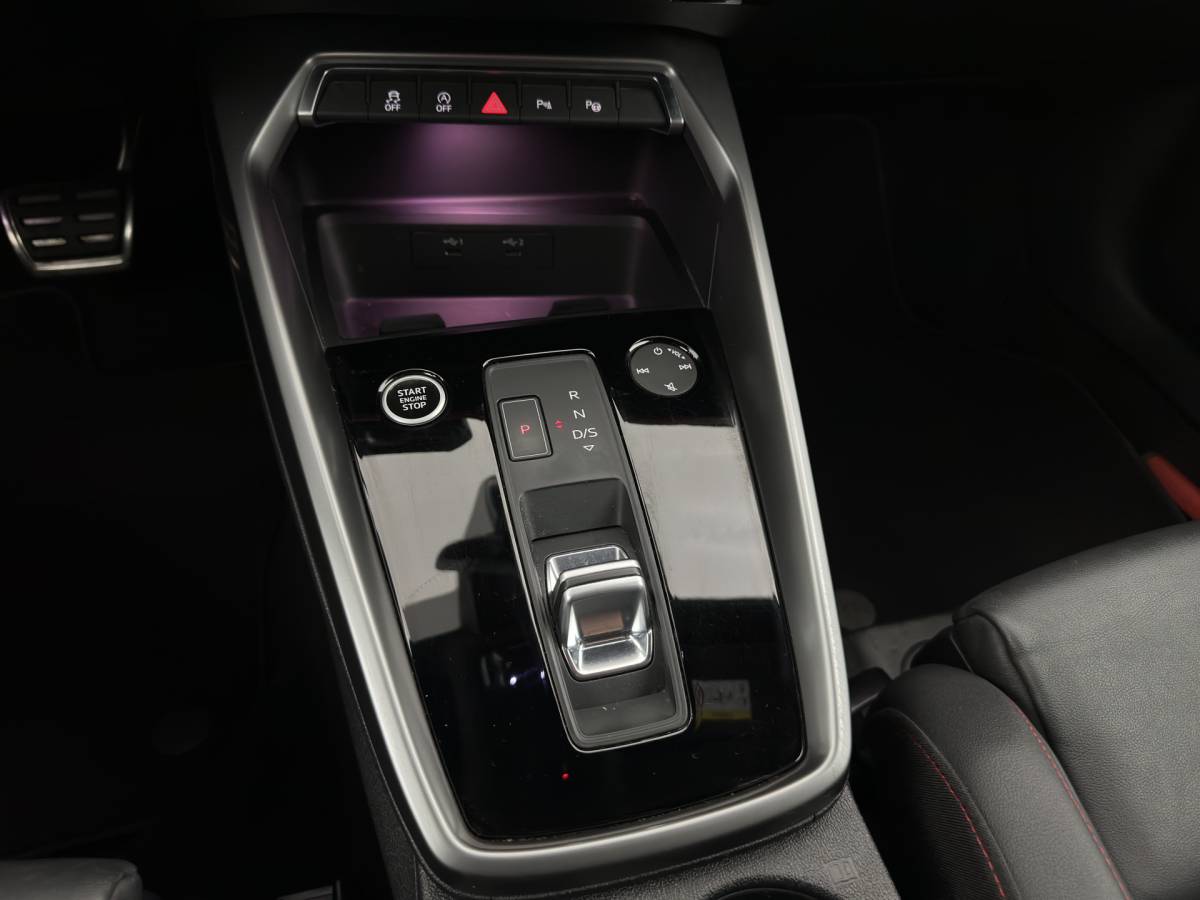 Audi A3 Audi A3 Limousine 30 TFSI S edition S-Line MHEV (INCL-BTW) Aut. *LEATHER | MATRIX-LED | HEATED-SPORTSEATS | ADAPTIVE-CRUISE | CAMERA | DIGI-COCKPIT | NAVI-FULLMAP | PRIVACY-GLASS | AMBIENT-LIGHT | SHIFT-PADDLES | ECC | PDC | 18”ALU*