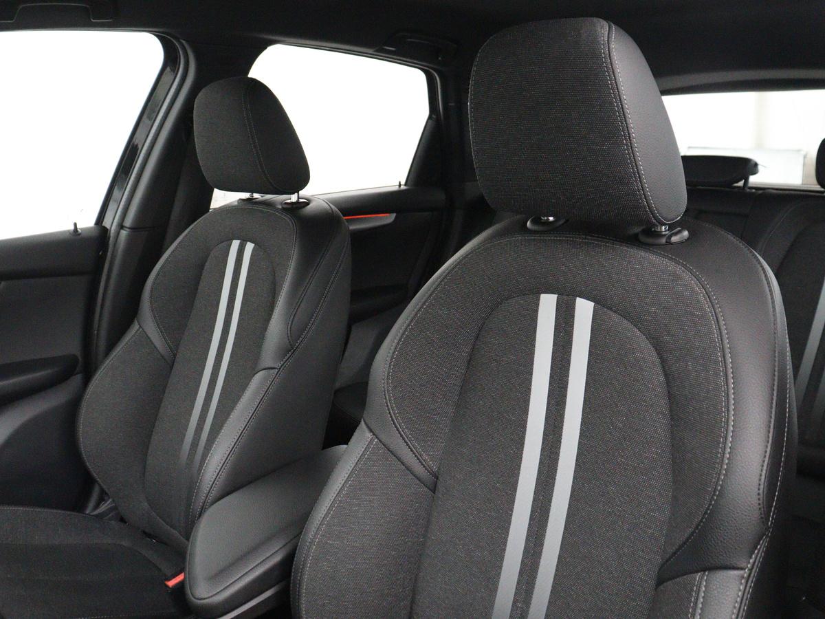 BMW 2 Serie BMW 2-serie Active Tourer 218i Executive Edition | Half leder | Cruise control | Head-up |  Interieur verlichting | Navigatie | Bluetooth | Elektrische achterklep | Trekhaak
