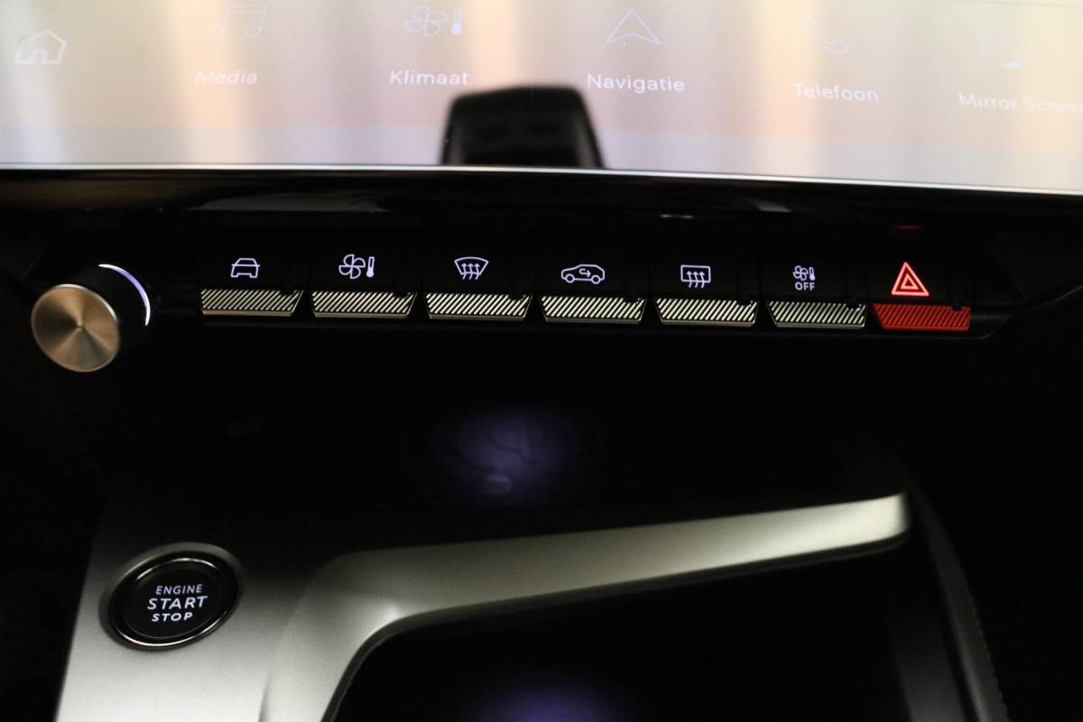 Peugeot 308 Peugeot 308 SW 1.2T 130pk Allure | AGR Stoel | Apple Carplay/Android Auto | Stoelverwarming | Achteruitrijcamera | Climate & Cruise Control |