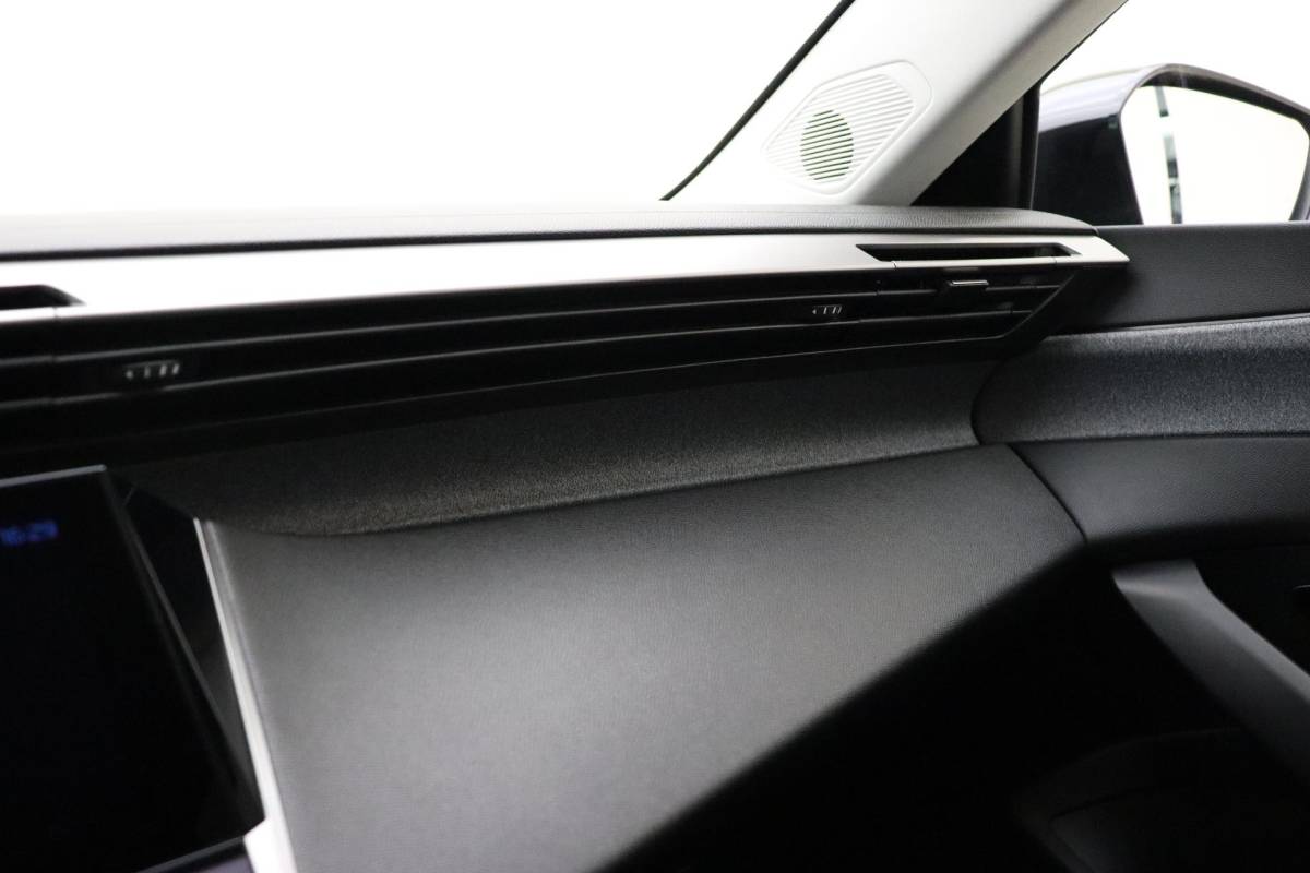 Peugeot 308 Peugeot 308 SW 1.2T 130pk Allure | AGR Stoel | Apple Carplay/Android Auto | Stoelverwarming | Achteruitrijcamera | Climate & Cruise Control |
