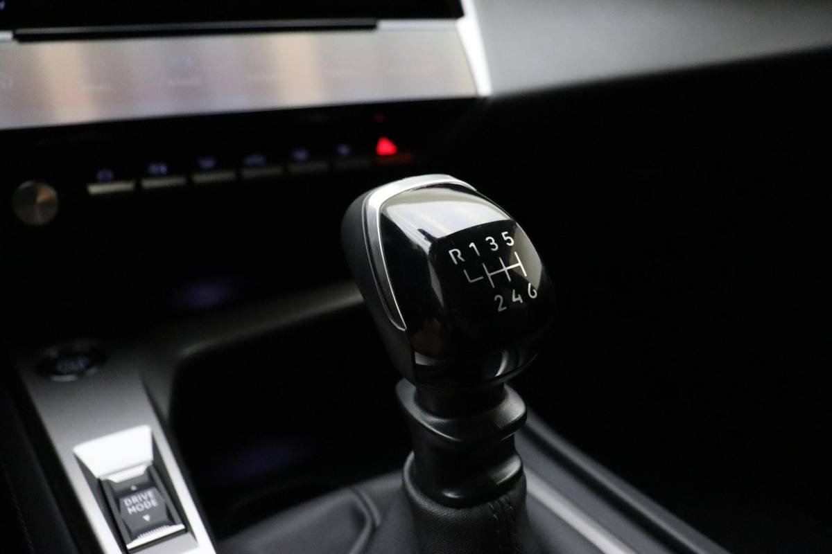 Peugeot 308 Peugeot 308 SW 1.2T 130pk Allure | AGR Stoel | Apple Carplay/Android Auto | Stoelverwarming | Achteruitrijcamera | Climate & Cruise Control |