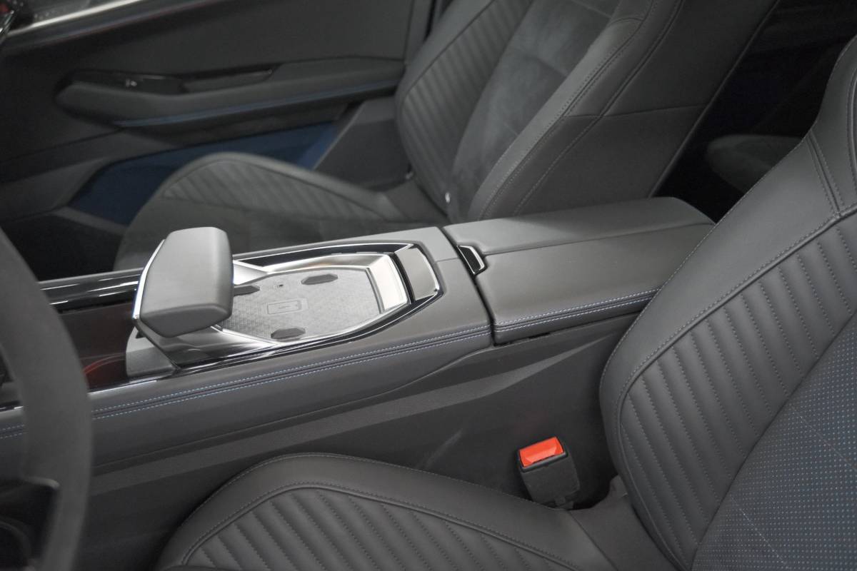 Renault Rafale Renault Rafale 1.2 E-Tech Full Hybrid 200 Esprit Alpine | Solarbay Panoramadak | 4Control | Harman Kardon Audio | Adaptieve Cruise Control