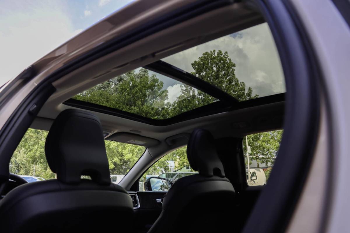 Volvo V60 Volvo V60 T6 AWD Plus Dark Panoramadak HeadUp Display 360 Cam Alarm Getint glas Bright Dusk