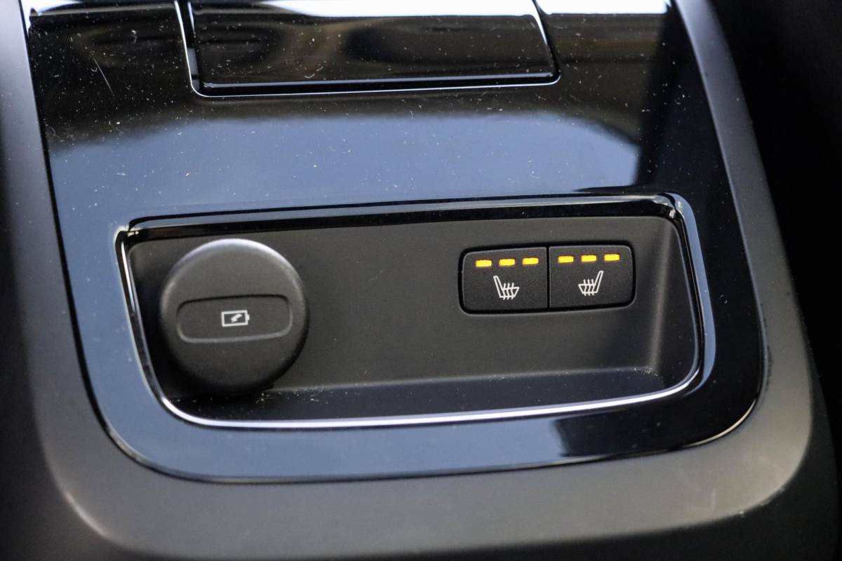 Volvo V60 Volvo V60 T6 AWD Plus Dark Panoramadak HeadUp Display 360 Cam Alarm Getint glas Bright Dusk