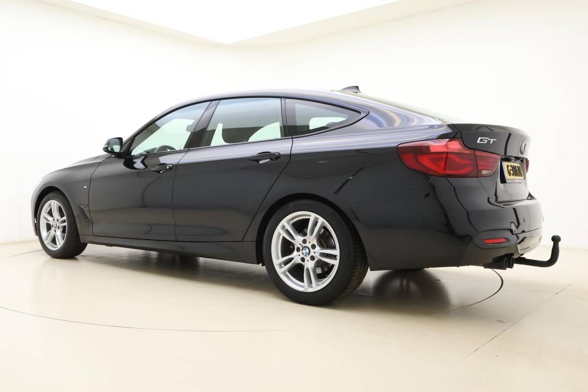 BMW 3 Serie BMW 3-serie Gran Turismo 320i High Executive Edition | Lederen bekleding | M Sport pakket | Trekhaak | Stoelverwarming | Keyless | Navigatie | Weinig kilometers | Climate control