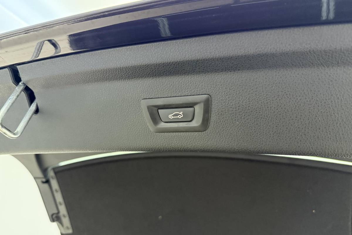 BMW 3 Serie BMW 3-serie Gran Turismo 320i High Executive Edition | Lederen bekleding | M Sport pakket | Trekhaak | Stoelverwarming | Keyless | Navigatie | Weinig kilometers | Climate control
