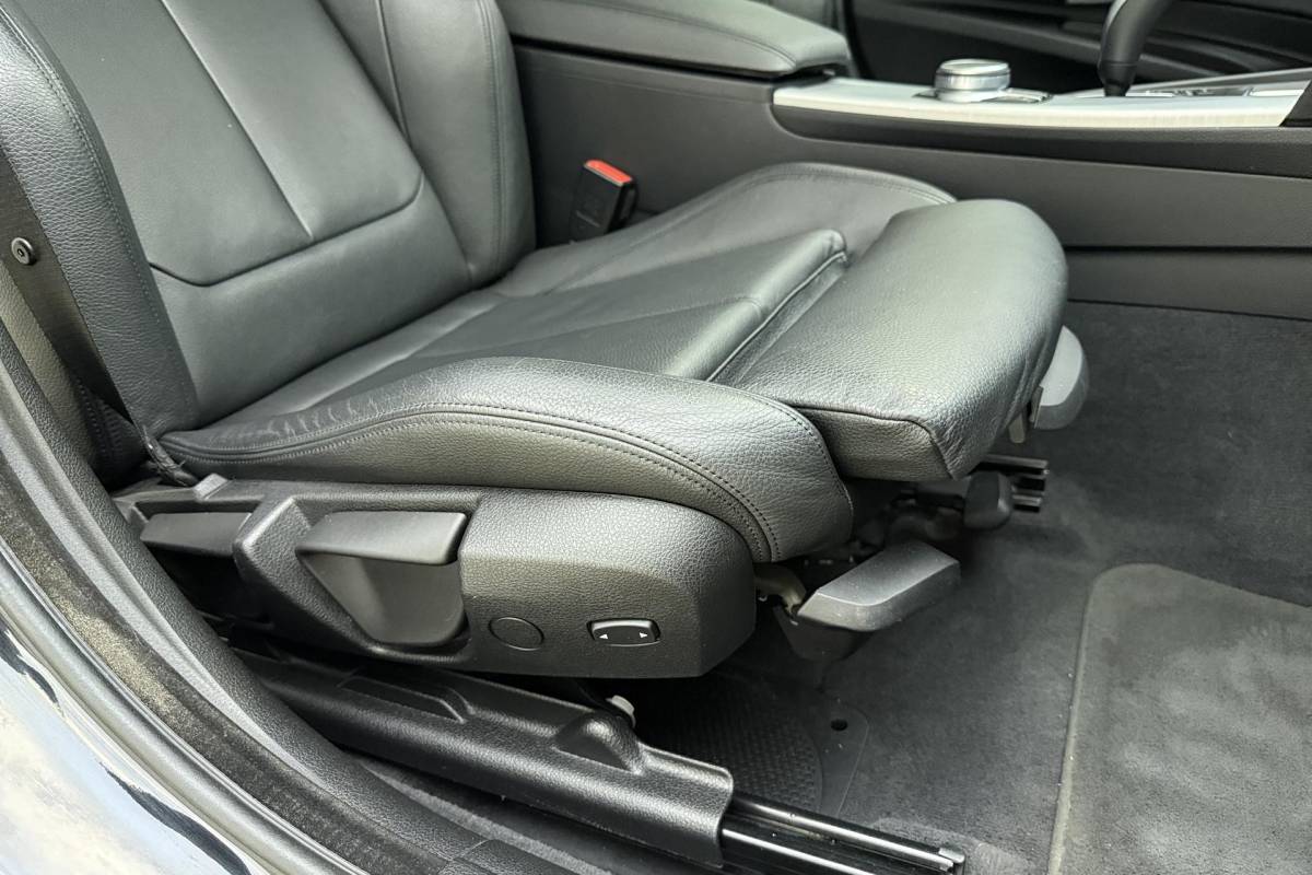BMW 3 Serie BMW 3-serie Gran Turismo 320i High Executive Edition | Lederen bekleding | M Sport pakket | Trekhaak | Stoelverwarming | Keyless | Navigatie | Weinig kilometers | Climate control
