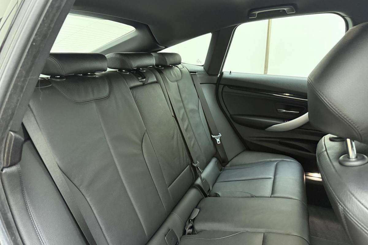 BMW 3 Serie BMW 3-serie Gran Turismo 320i High Executive Edition | Lederen bekleding | M Sport pakket | Trekhaak | Stoelverwarming | Keyless | Navigatie | Weinig kilometers | Climate control