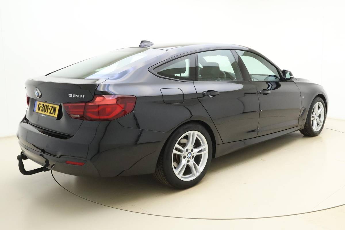 BMW 3 Serie BMW 3-serie Gran Turismo 320i High Executive Edition | Lederen bekleding | M Sport pakket | Trekhaak | Stoelverwarming | Keyless | Navigatie | Weinig kilometers | Climate control