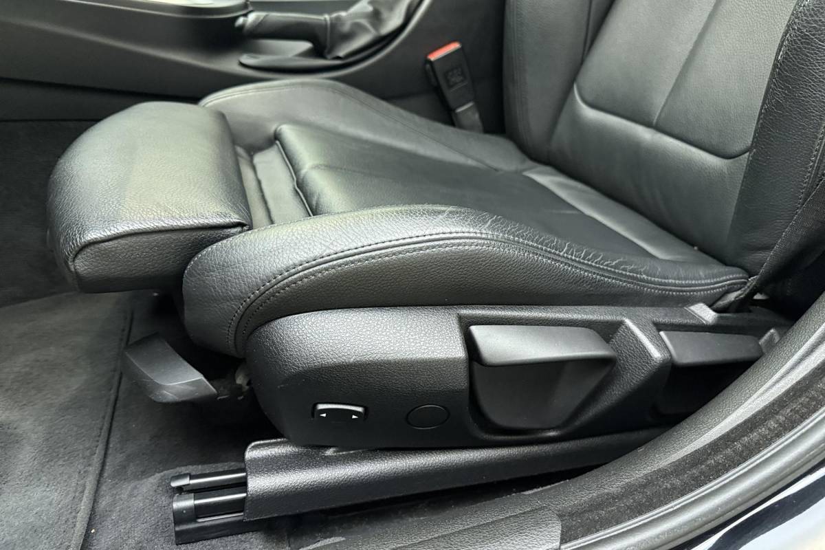 BMW 3 Serie BMW 3-serie Gran Turismo 320i High Executive Edition | Lederen bekleding | M Sport pakket | Trekhaak | Stoelverwarming | Keyless | Navigatie | Weinig kilometers | Climate control