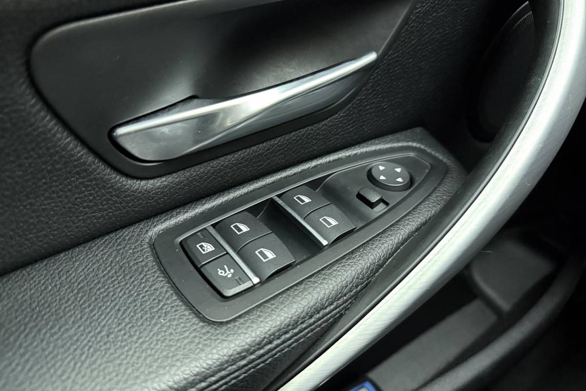 BMW 3 Serie BMW 3-serie Gran Turismo 320i High Executive Edition | Lederen bekleding | M Sport pakket | Trekhaak | Stoelverwarming | Keyless | Navigatie | Weinig kilometers | Climate control