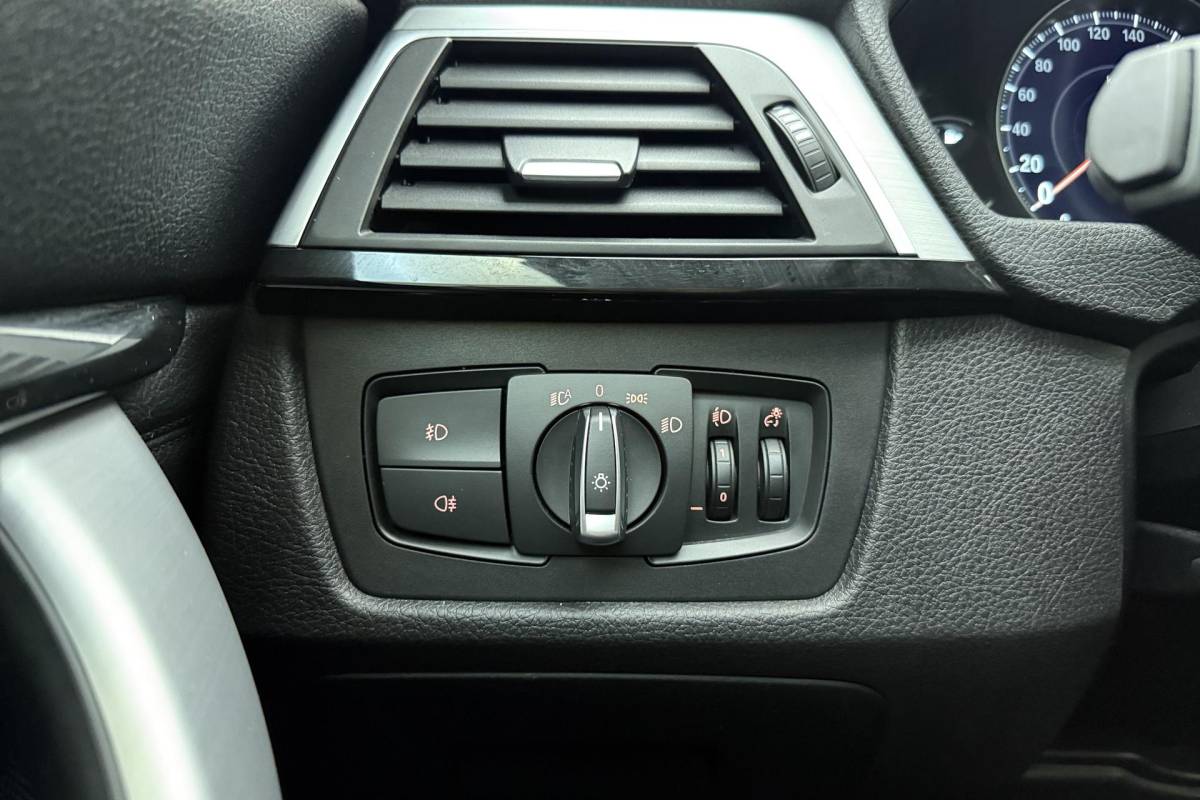 BMW 3 Serie BMW 3-serie Gran Turismo 320i High Executive Edition | Lederen bekleding | M Sport pakket | Trekhaak | Stoelverwarming | Keyless | Navigatie | Weinig kilometers | Climate control