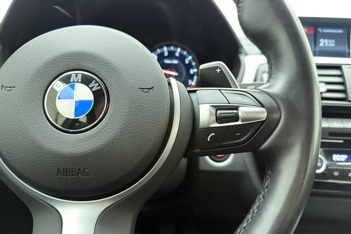 BMW 3 Serie BMW 3-serie Gran Turismo 320i High Executive Edition | Lederen bekleding | M Sport pakket | Trekhaak | Stoelverwarming | Keyless | Navigatie | Weinig kilometers | Climate control