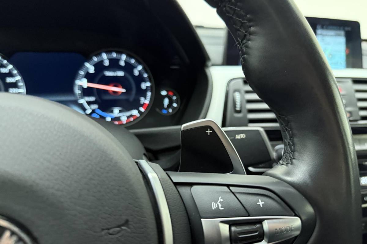 BMW 3 Serie BMW 3-serie Gran Turismo 320i High Executive Edition | Lederen bekleding | M Sport pakket | Trekhaak | Stoelverwarming | Keyless | Navigatie | Weinig kilometers | Climate control