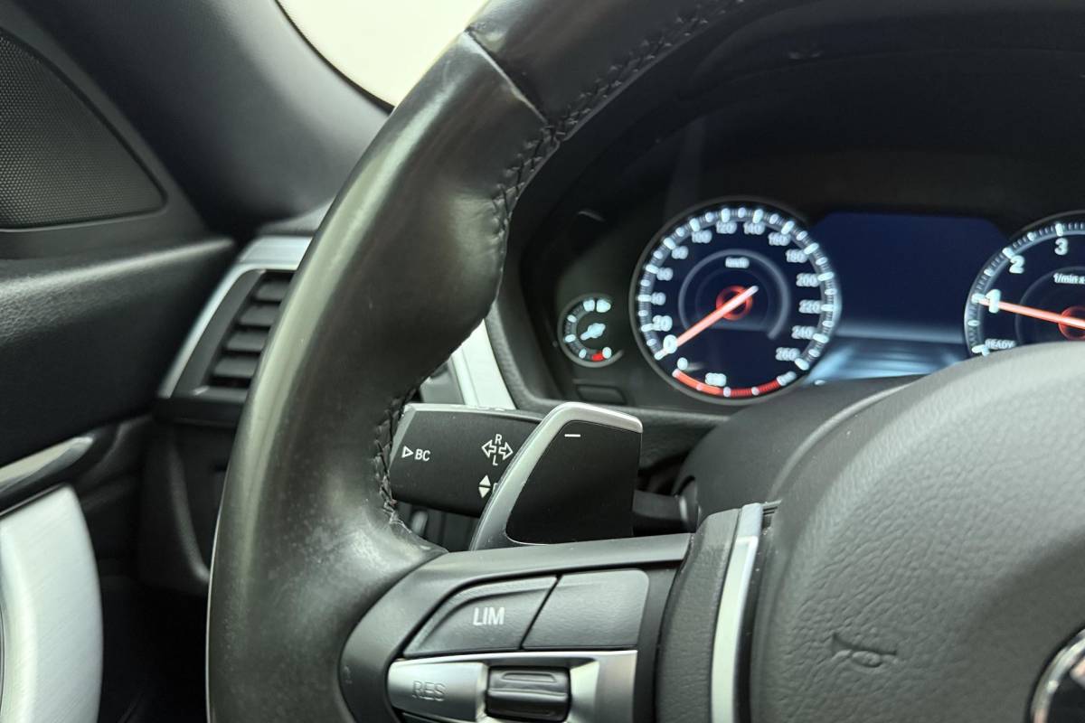 BMW 3 Serie BMW 3-serie Gran Turismo 320i High Executive Edition | Lederen bekleding | M Sport pakket | Trekhaak | Stoelverwarming | Keyless | Navigatie | Weinig kilometers | Climate control