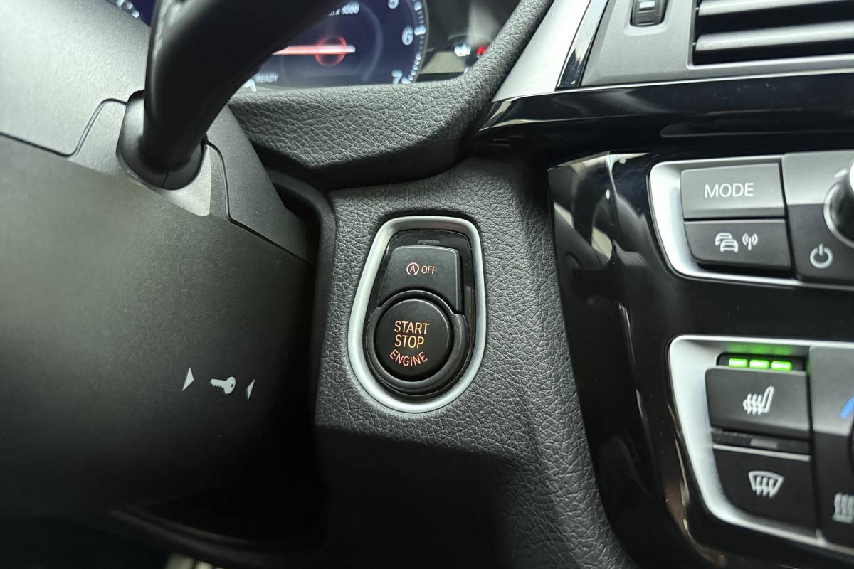 BMW 3 Serie BMW 3-serie Gran Turismo 320i High Executive Edition | Lederen bekleding | M Sport pakket | Trekhaak | Stoelverwarming | Keyless | Navigatie | Weinig kilometers | Climate control