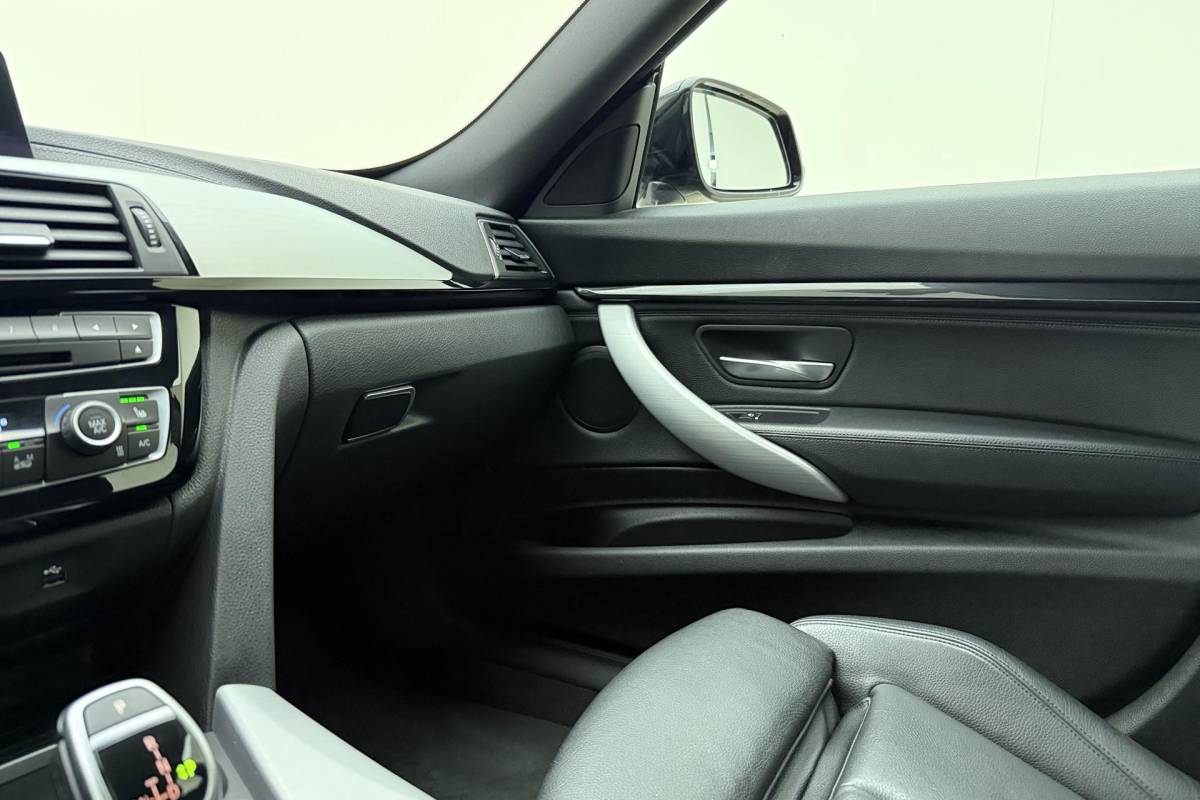 BMW 3 Serie BMW 3-serie Gran Turismo 320i High Executive Edition | Lederen bekleding | M Sport pakket | Trekhaak | Stoelverwarming | Keyless | Navigatie | Weinig kilometers | Climate control