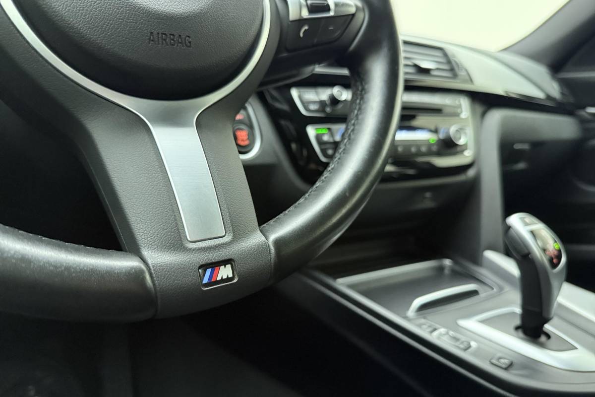 BMW 3 Serie BMW 3-serie Gran Turismo 320i High Executive Edition | Lederen bekleding | M Sport pakket | Trekhaak | Stoelverwarming | Keyless | Navigatie | Weinig kilometers | Climate control