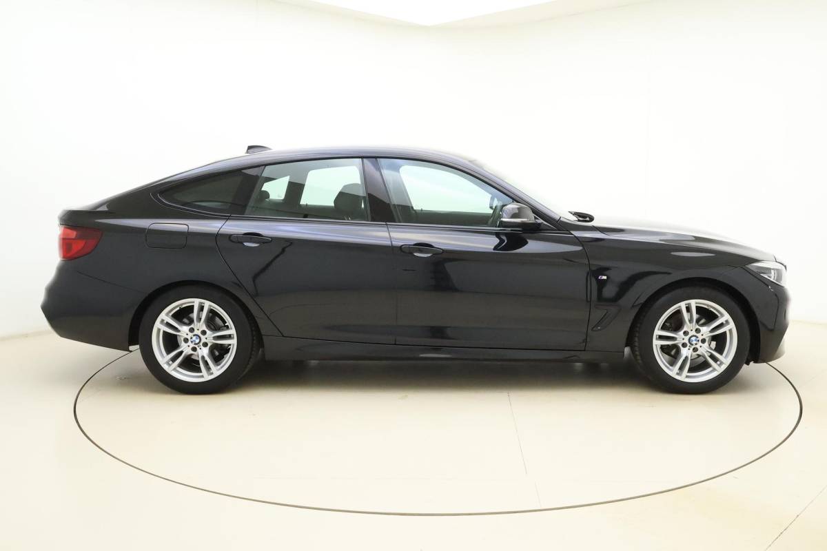 BMW 3 Serie BMW 3-serie Gran Turismo 320i High Executive Edition | Lederen bekleding | M Sport pakket | Trekhaak | Stoelverwarming | Keyless | Navigatie | Weinig kilometers | Climate control