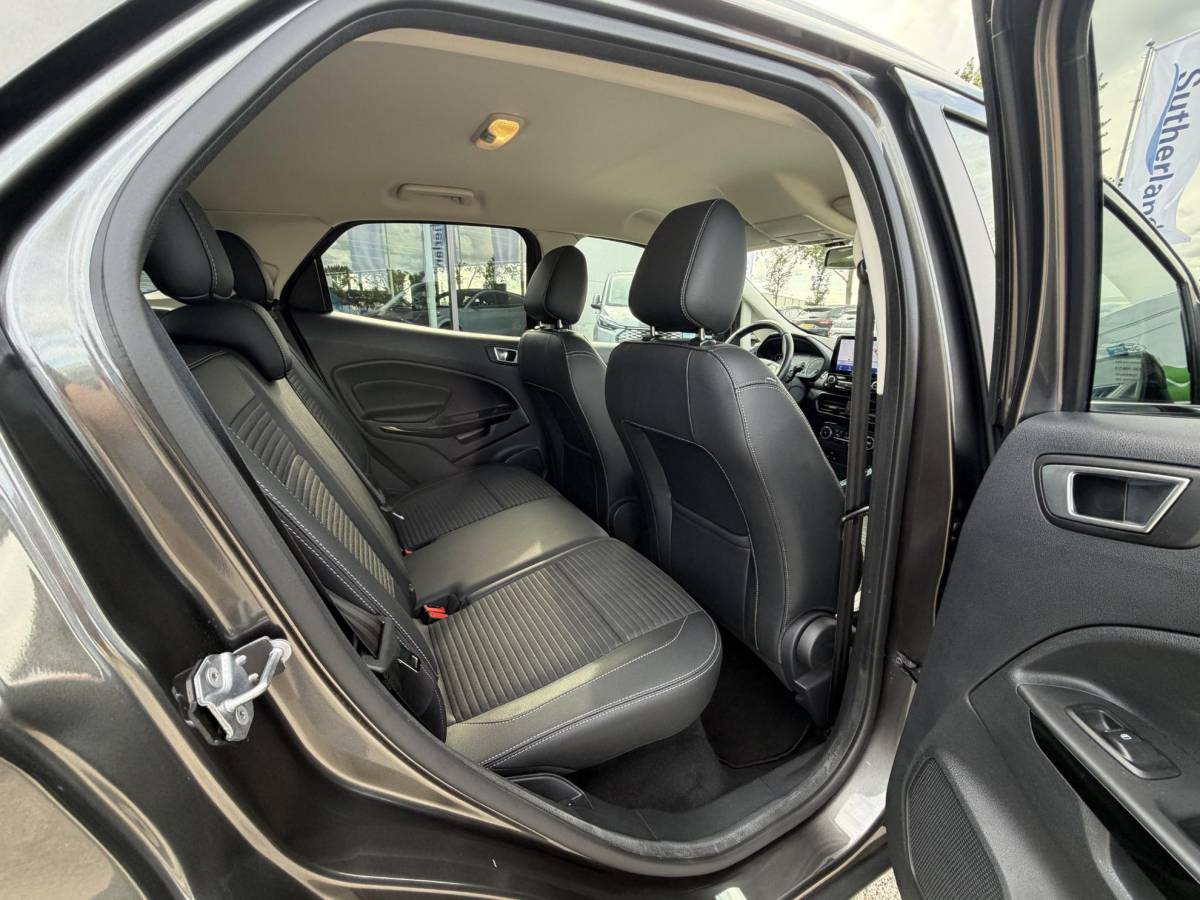 Ford EcoSport Ford EcoSport 1.0 EcoBoost Titanium 125pk | Winterpack | BLIS | SYNC 3 Navigatie | Trekhaak | Apple carplay/Android auto |