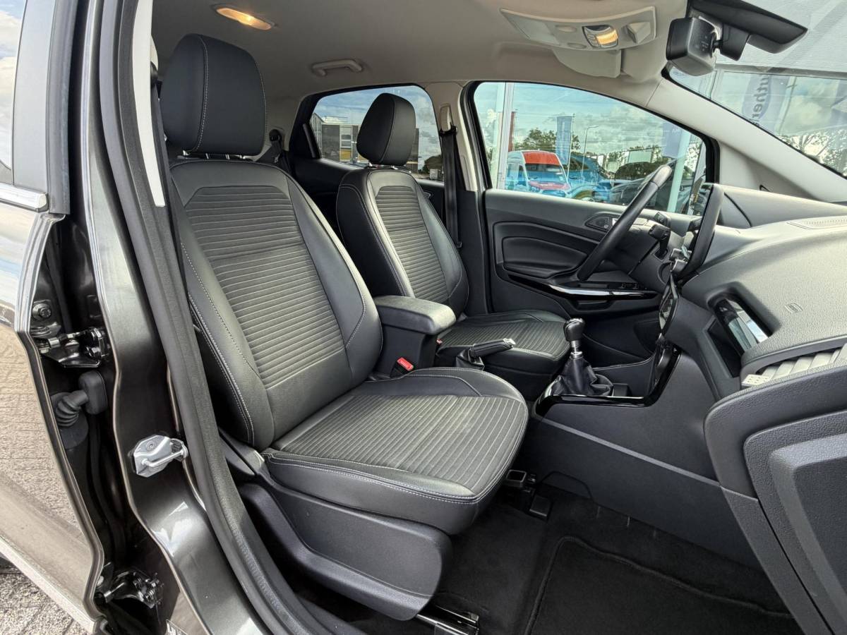 Ford EcoSport Ford EcoSport 1.0 EcoBoost Titanium 125pk | Winterpack | BLIS | SYNC 3 Navigatie | Trekhaak | Apple carplay/Android auto |