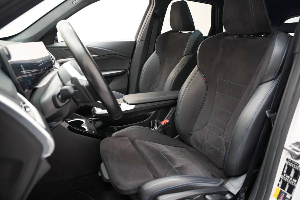 BMW iX1 BMW iX1 xDrive30 M Sport [ SOH 93,5% ] [ Panorama Stuur-&Stoelverwarming Camera ]