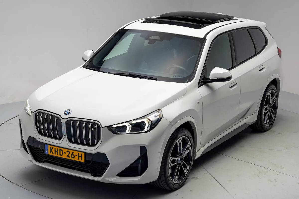 BMW iX1 BMW iX1 xDrive30 M Sport [ SOH 93,5% ] [ Panorama Stuur-&Stoelverwarming Camera ]