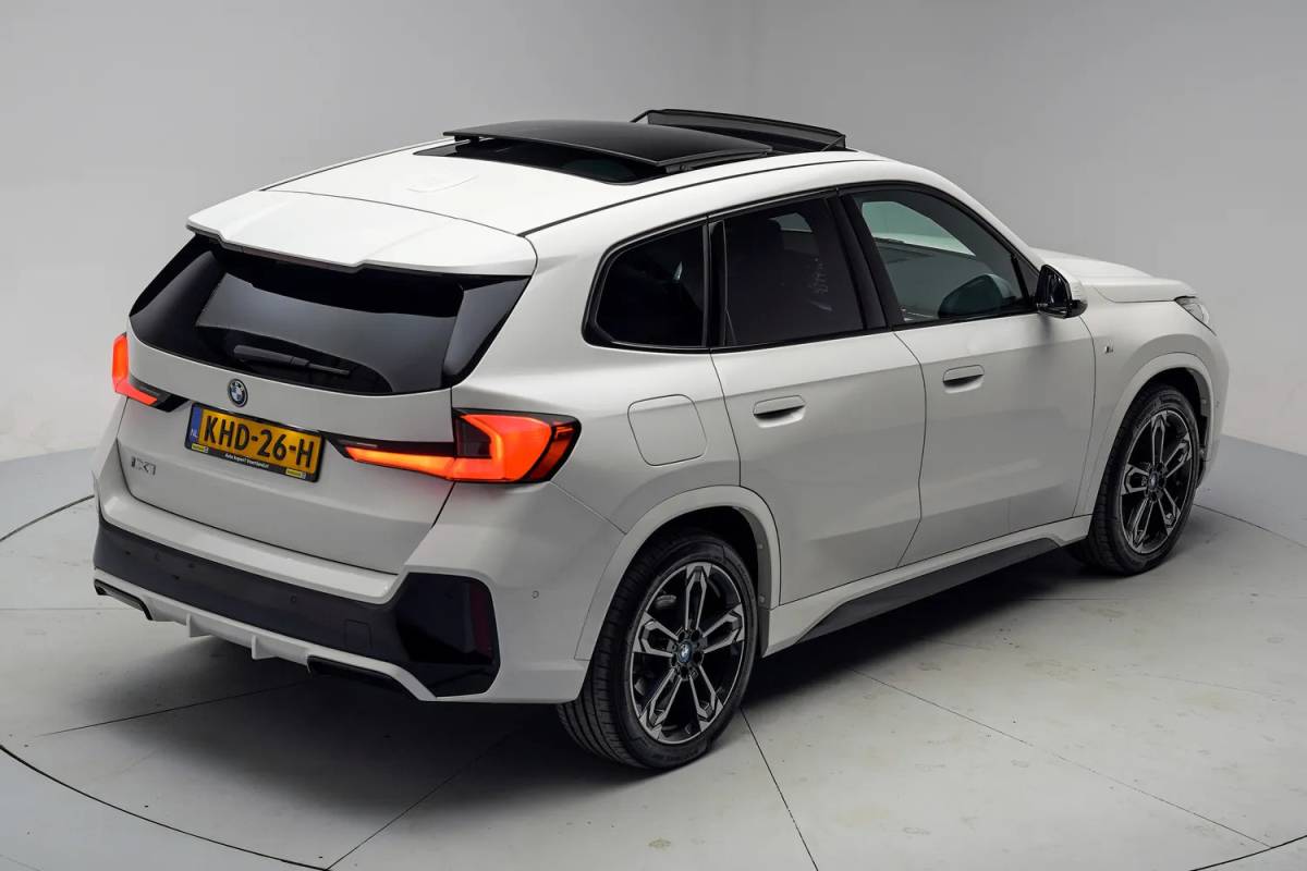 BMW iX1 BMW iX1 xDrive30 M Sport [ SOH 93,5% ] [ Panorama Stuur-&Stoelverwarming Camera ]