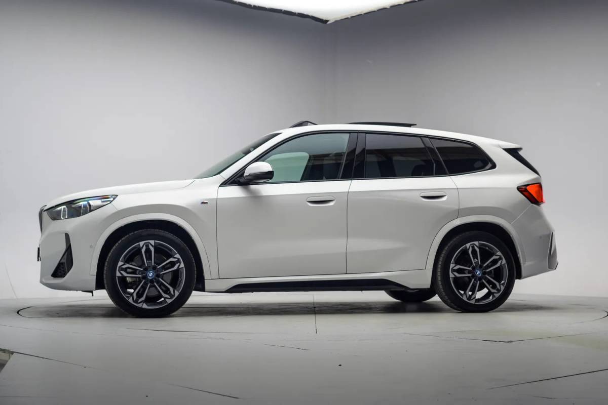 BMW iX1 BMW iX1 xDrive30 M Sport [ SOH 93,5% ] [ Panorama Stuur-&Stoelverwarming Camera ]