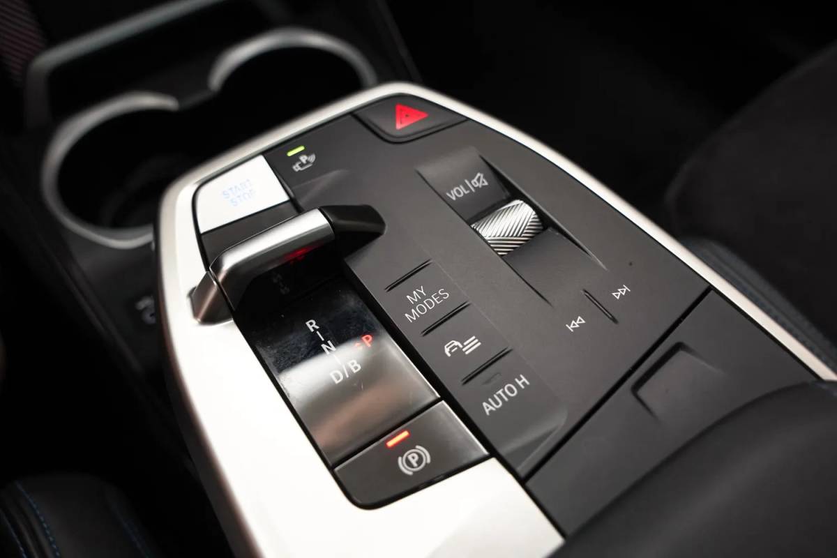 BMW iX1 BMW iX1 xDrive30 M Sport [ SOH 93,5% ] [ Panorama Stuur-&Stoelverwarming Camera ]