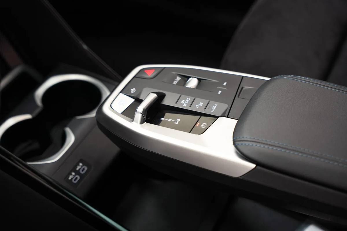BMW iX1 BMW iX1 xDrive30 M Sport [ SOH 93,5% ] [ Panorama Stuur-&Stoelverwarming Camera ]