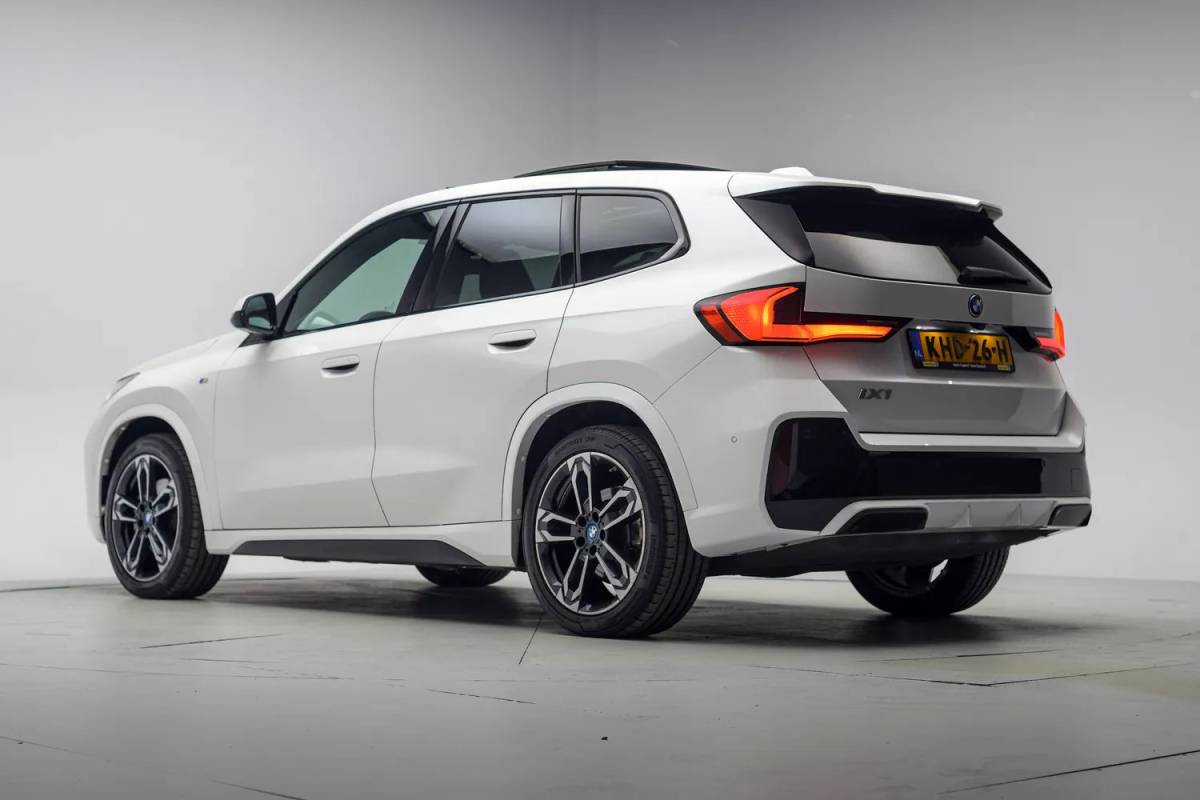BMW iX1 BMW iX1 xDrive30 M Sport [ SOH 93,5% ] [ Panorama Stuur-&Stoelverwarming Camera ]