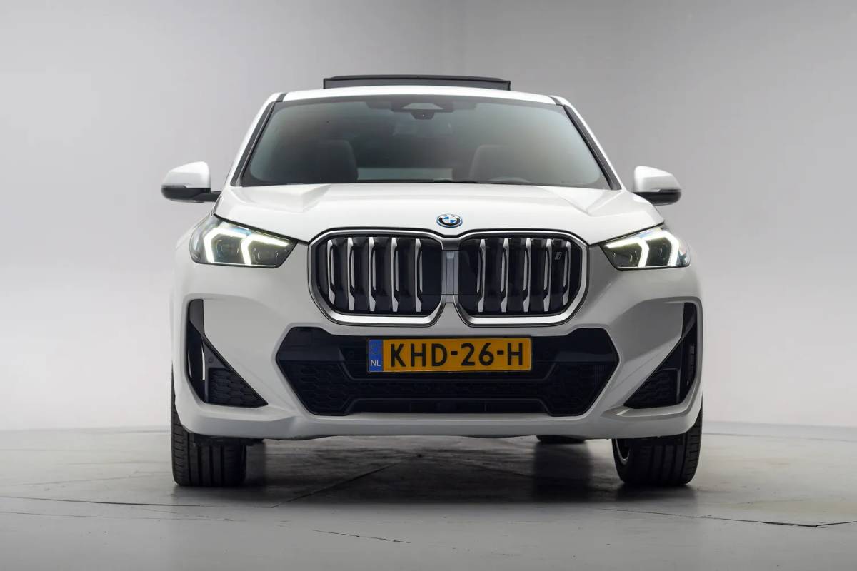 BMW iX1 BMW iX1 xDrive30 M Sport [ SOH 93,5% ] [ Panorama Stuur-&Stoelverwarming Camera ]