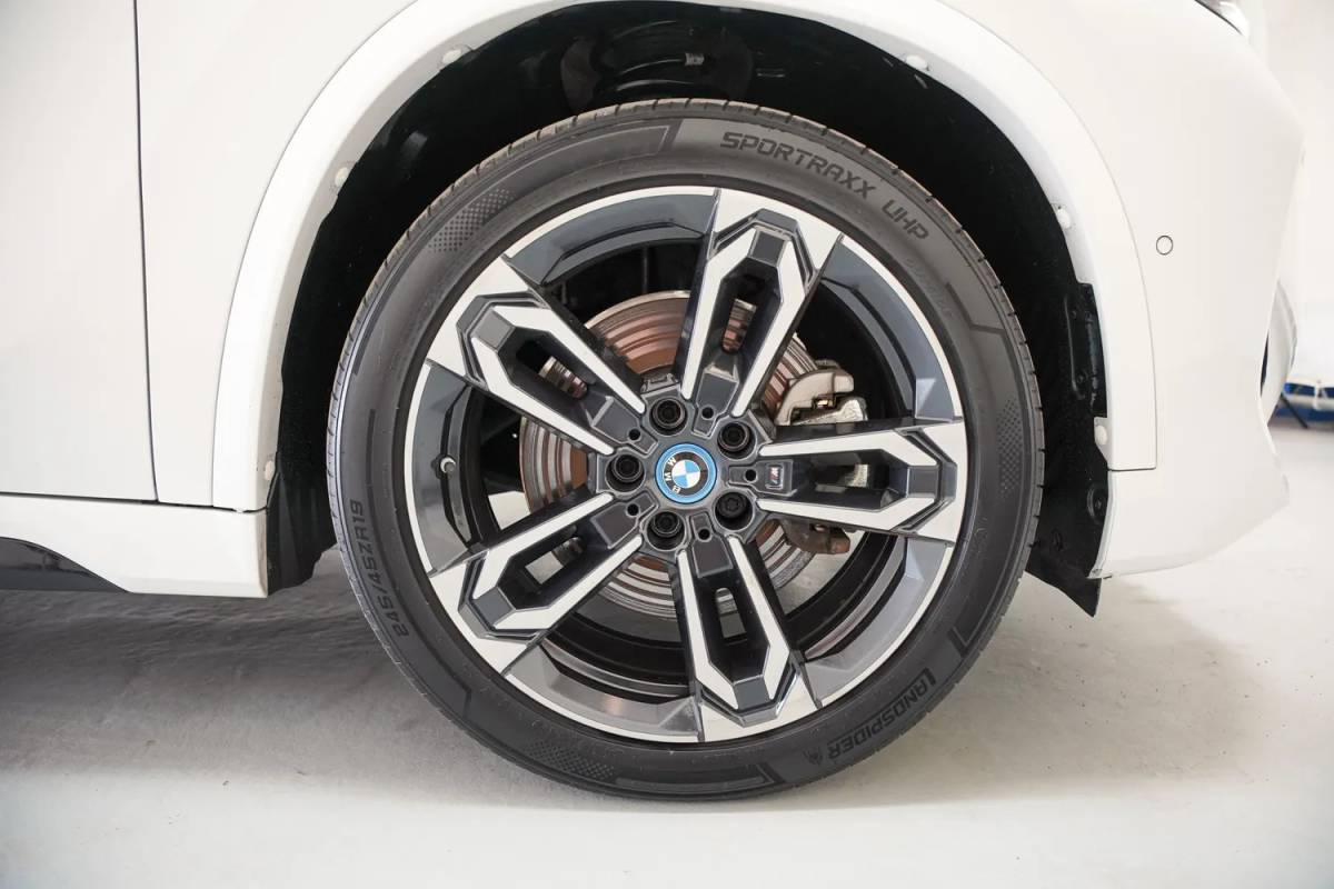 BMW iX1 BMW iX1 xDrive30 M Sport [ SOH 93,5% ] [ Panorama Stuur-&Stoelverwarming Camera ]
