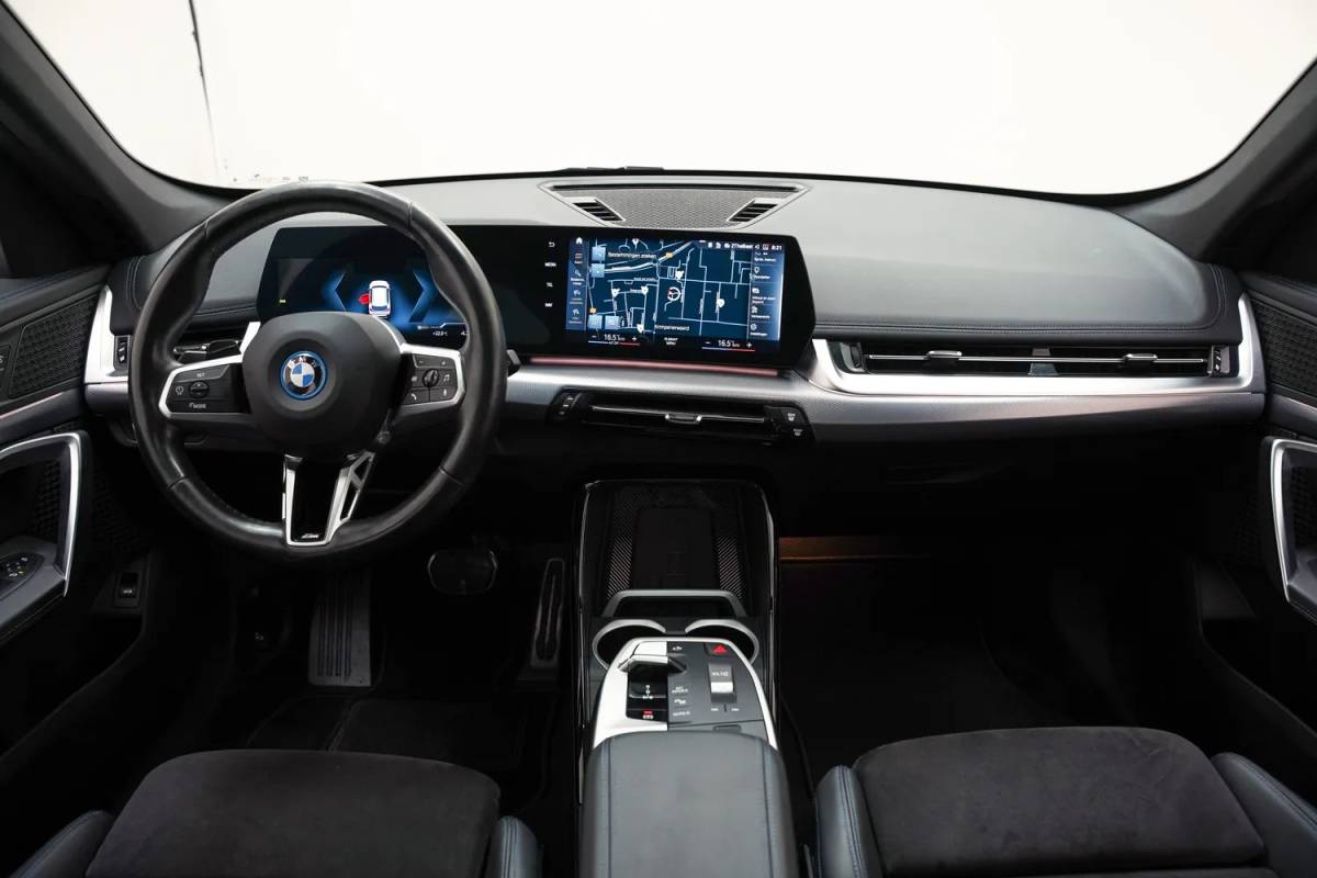 BMW iX1 BMW iX1 xDrive30 M Sport [ SOH 93,5% ] [ Panorama Stuur-&Stoelverwarming Camera ]